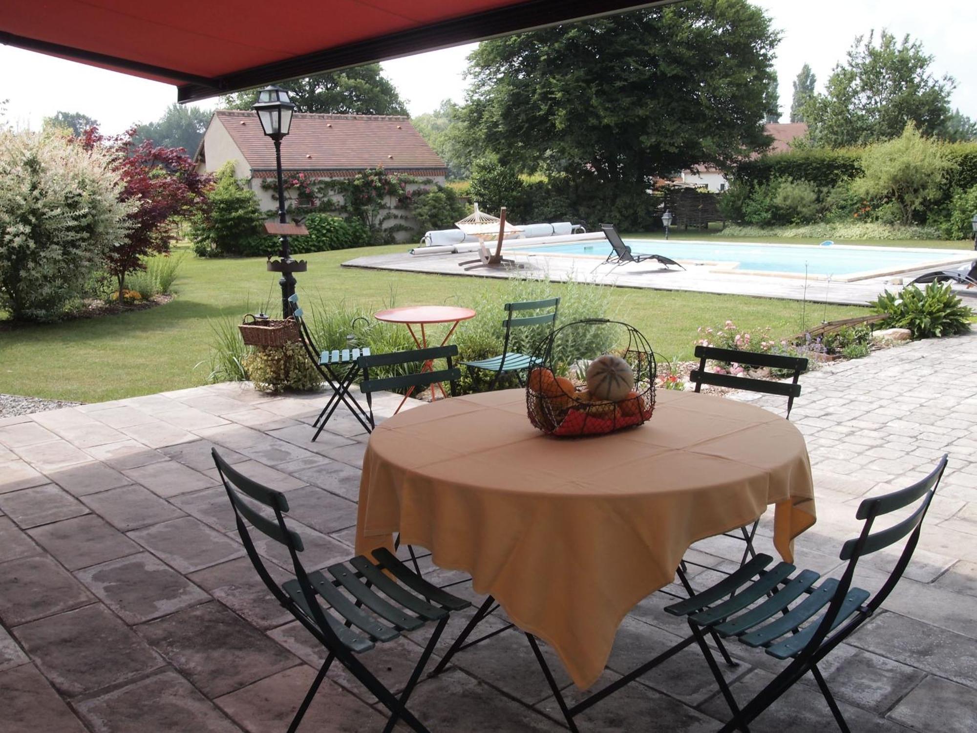 Chambre Familiale Au Coeur De La Nature Avec Jardin Et Piscine Privee, Ideale Pour Explorer Le Loiret - Fr-1-590-265 Bed & Breakfast Vitry-aux-Loges Exterior photo