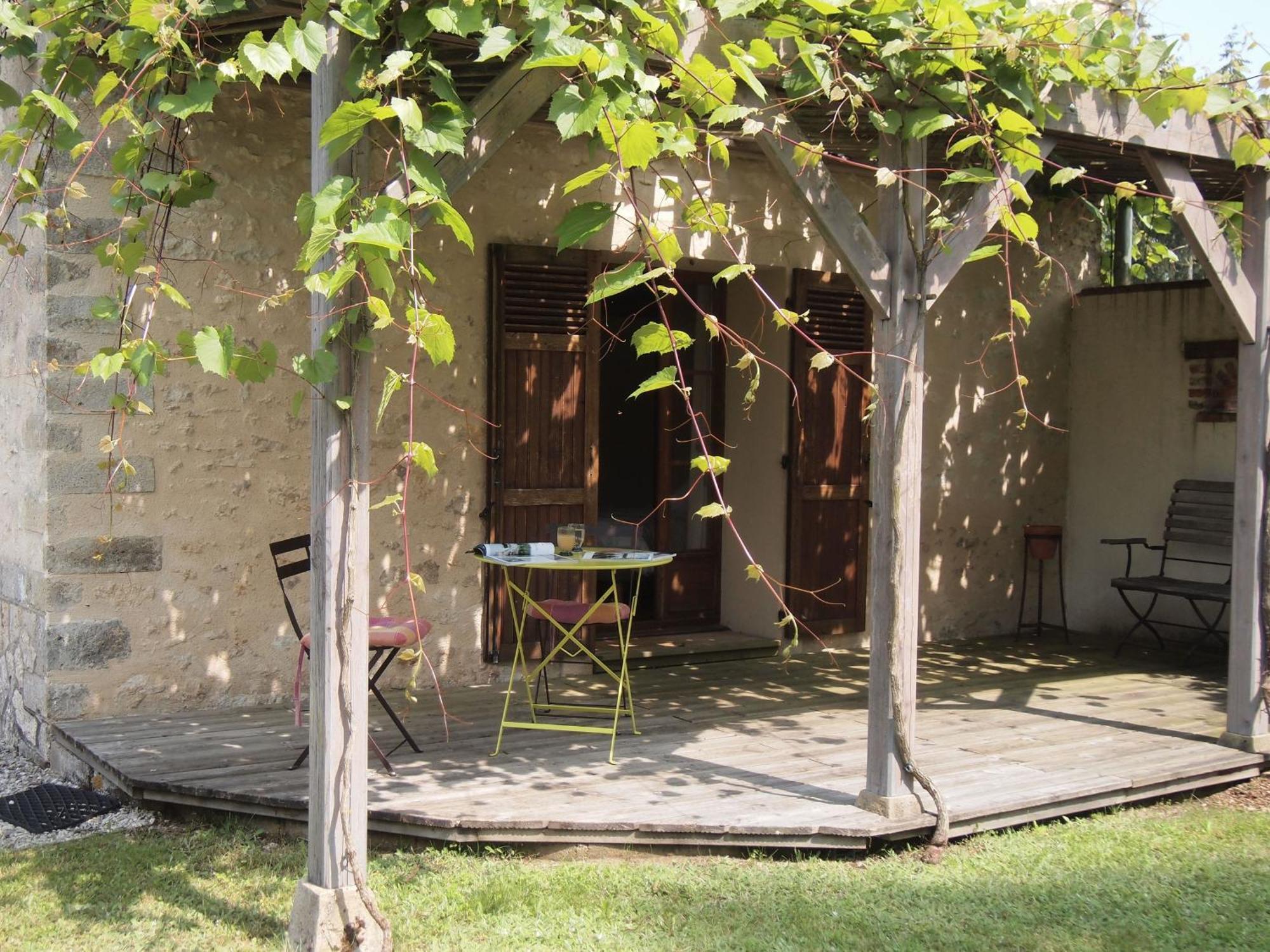 Chambre Familiale Au Coeur De La Nature Avec Jardin Et Piscine Privee, Ideale Pour Explorer Le Loiret - Fr-1-590-265 Bed & Breakfast Vitry-aux-Loges Exterior photo