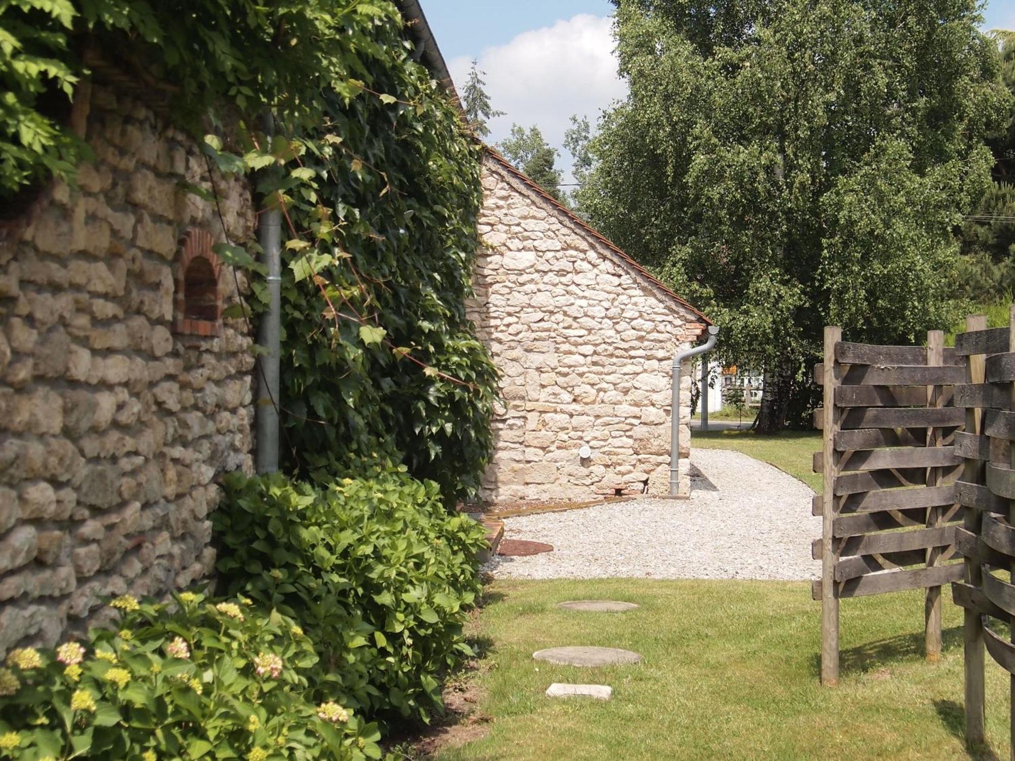 Chambre Familiale Au Coeur De La Nature Avec Jardin Et Piscine Privee, Ideale Pour Explorer Le Loiret - Fr-1-590-265 Bed & Breakfast Vitry-aux-Loges Exterior photo